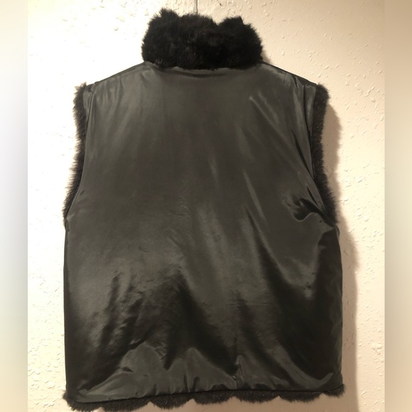 Reversible faux fur vest with pockets - Picture 4 of 4
